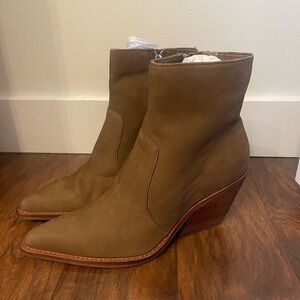 NWOB Dolce Vita Volli Boots Size 9
